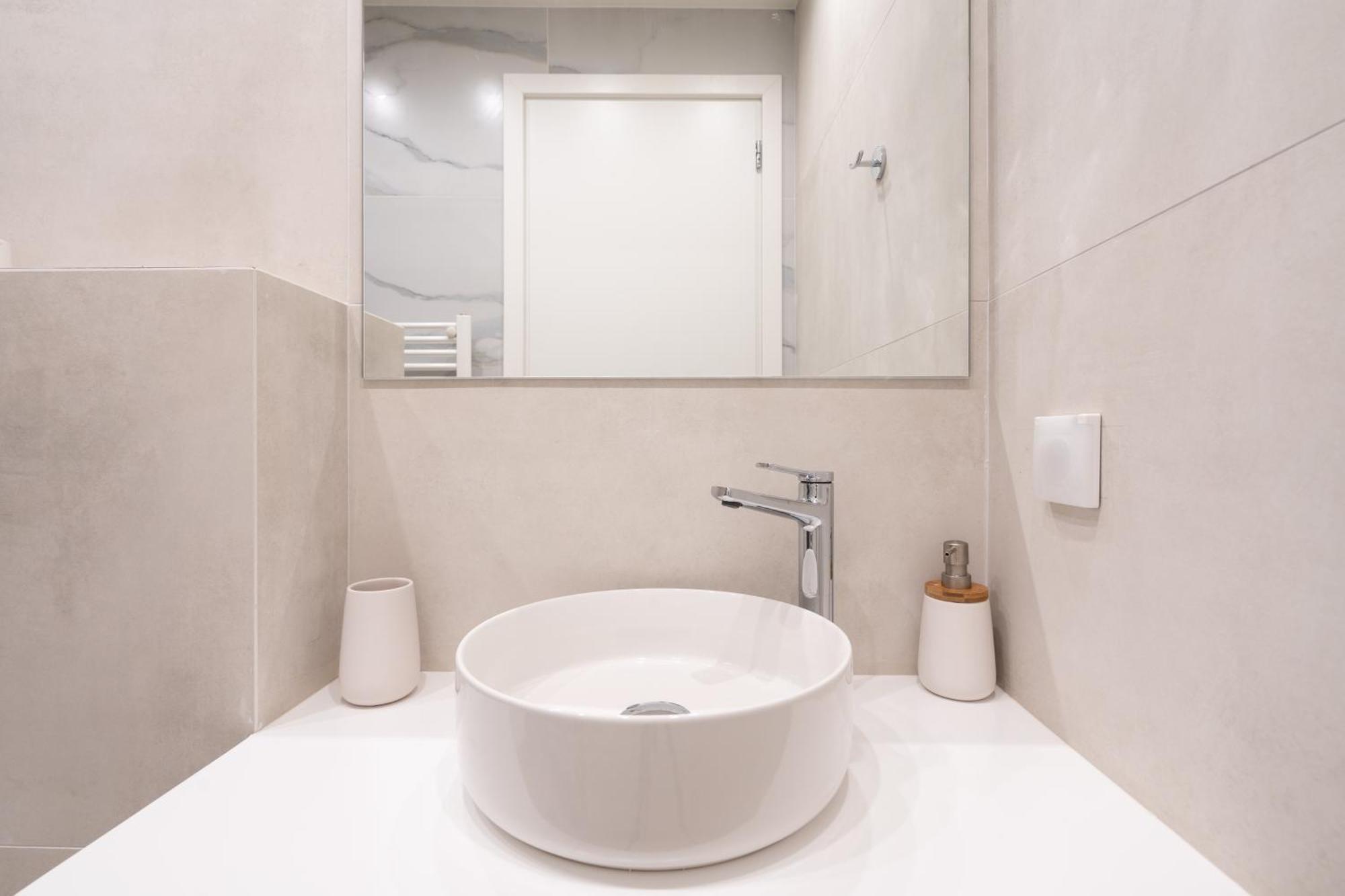 Newly Renovated 2 Bedroom Apartment, 5Min To Metro Αθήνα Εξωτερικό φωτογραφία