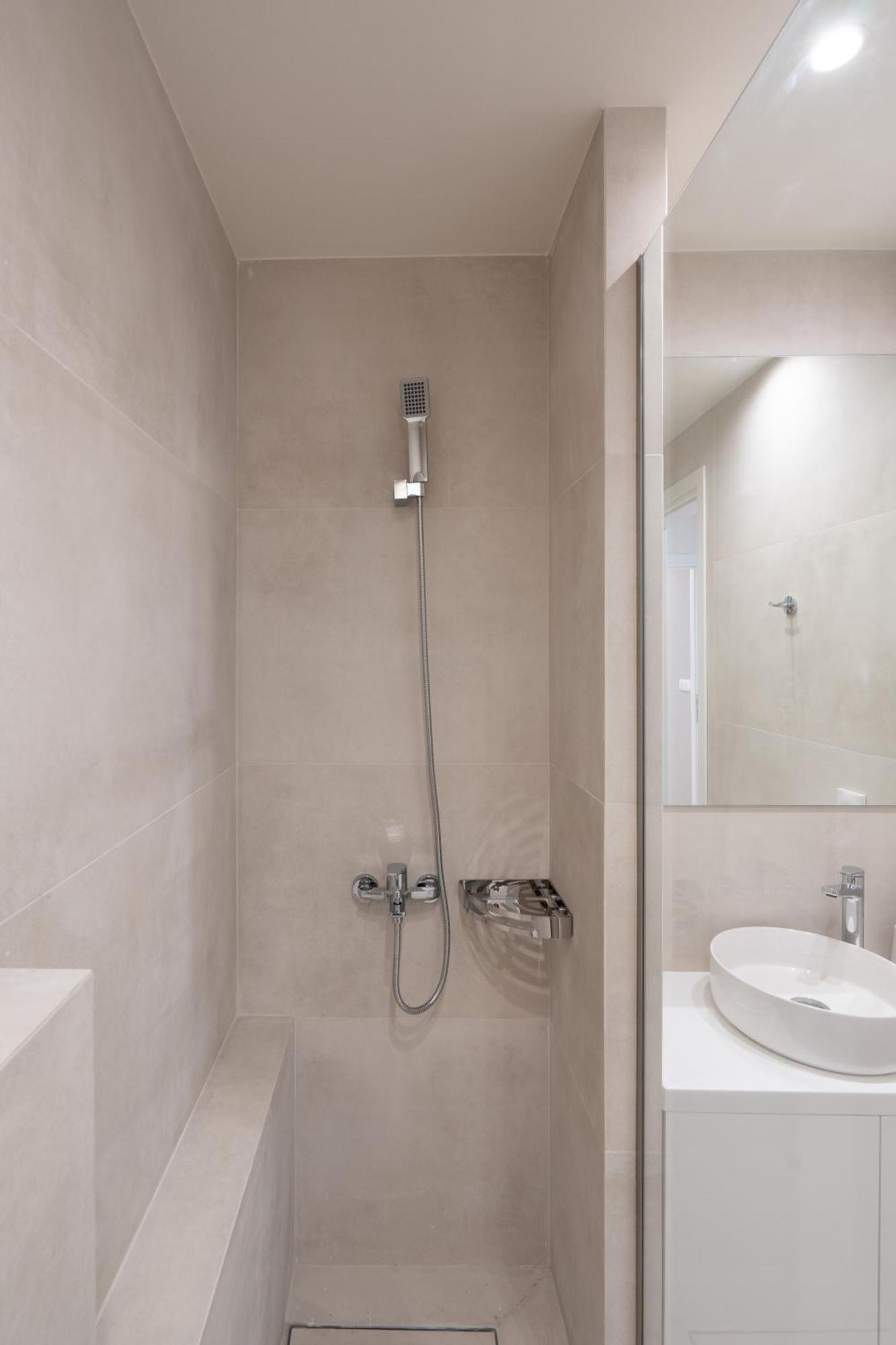 Newly Renovated 2 Bedroom Apartment, 5Min To Metro Αθήνα Εξωτερικό φωτογραφία